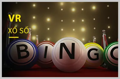 Một game thủ chuyên nghiệp đang tập trung vào màn hình máy tính với thiết bị gaming hiện đại.